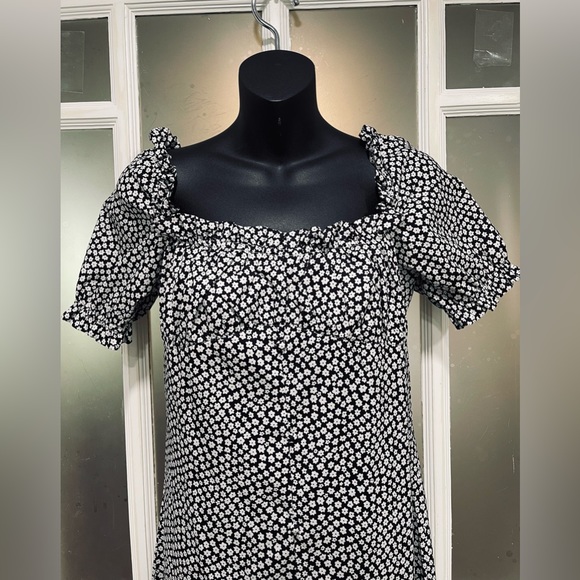 Adorable dress - Picture 3 of 3